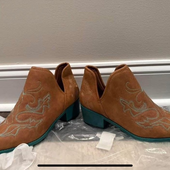 Boots - Picture 1 of 4
